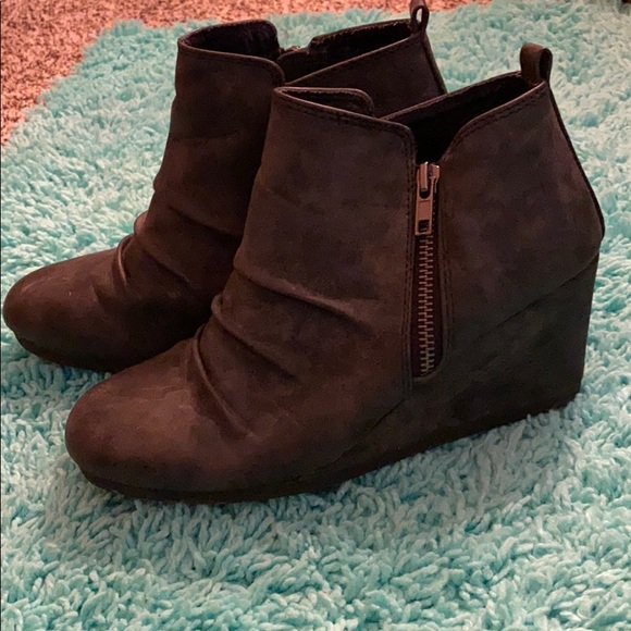 Charcoal Grey Leather Wedges - Picture 2 of 2